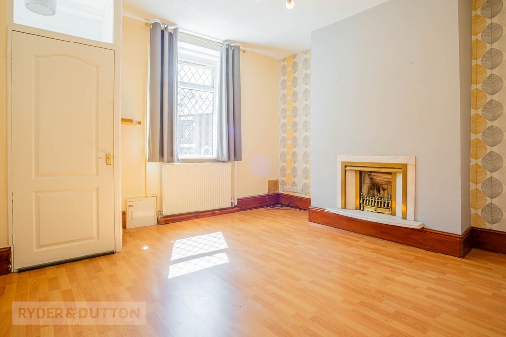 Property photo 1 of 9 Lounge