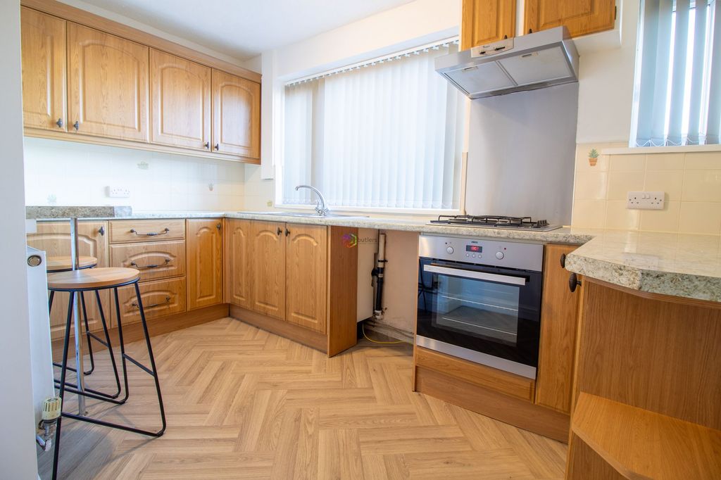 Property photo 2 of 9 Kitchen