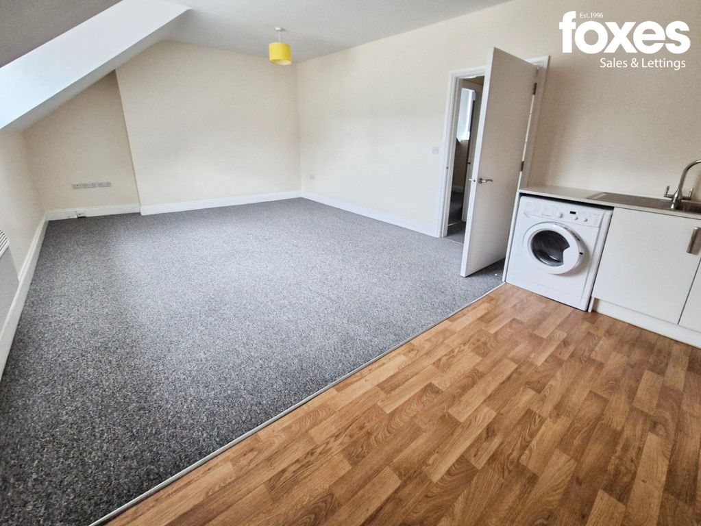 Property photo 2 of 13 4572111