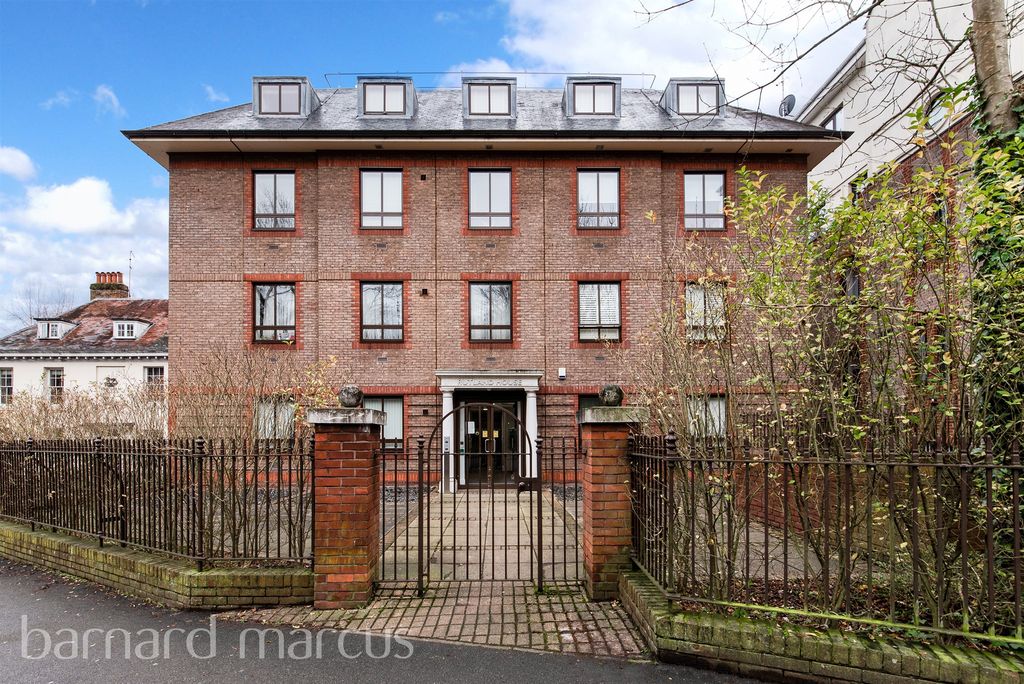 Property photo 1 of 8