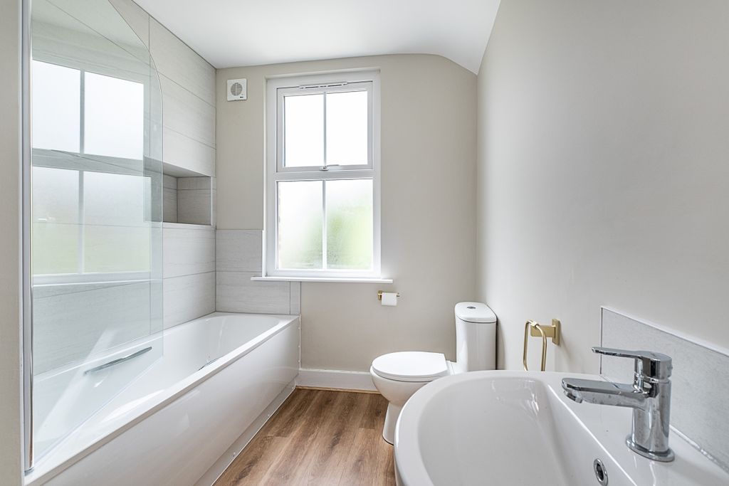 Property photo 2 of 9 Bathroom