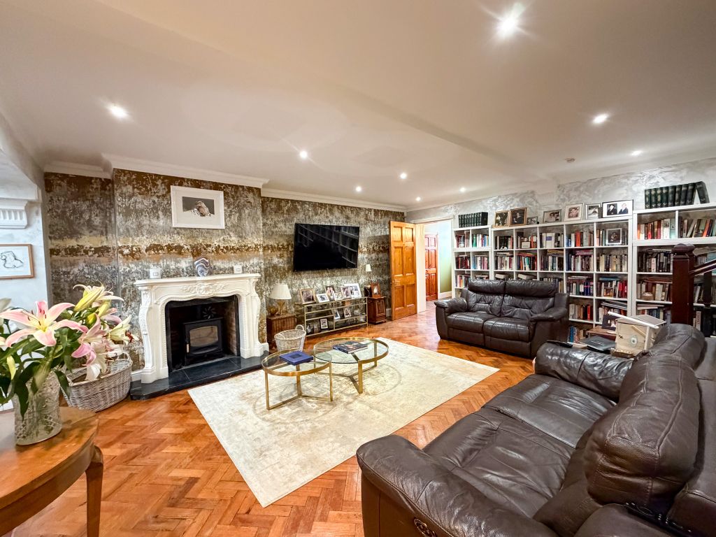 Property photo 3 of 52 Millers Living Room