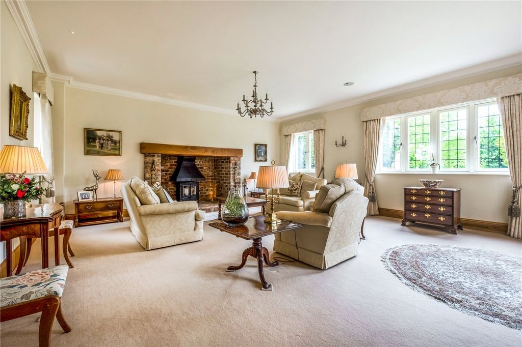 Property photo 3 of 14 Sitting Room