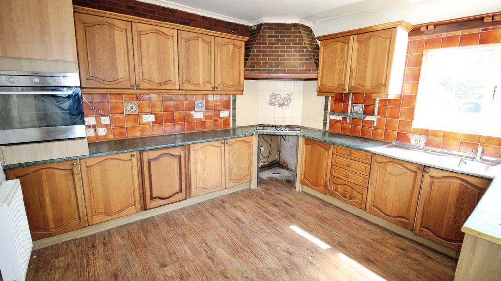 Property photo 3 of 26 Kitchen.Jpg