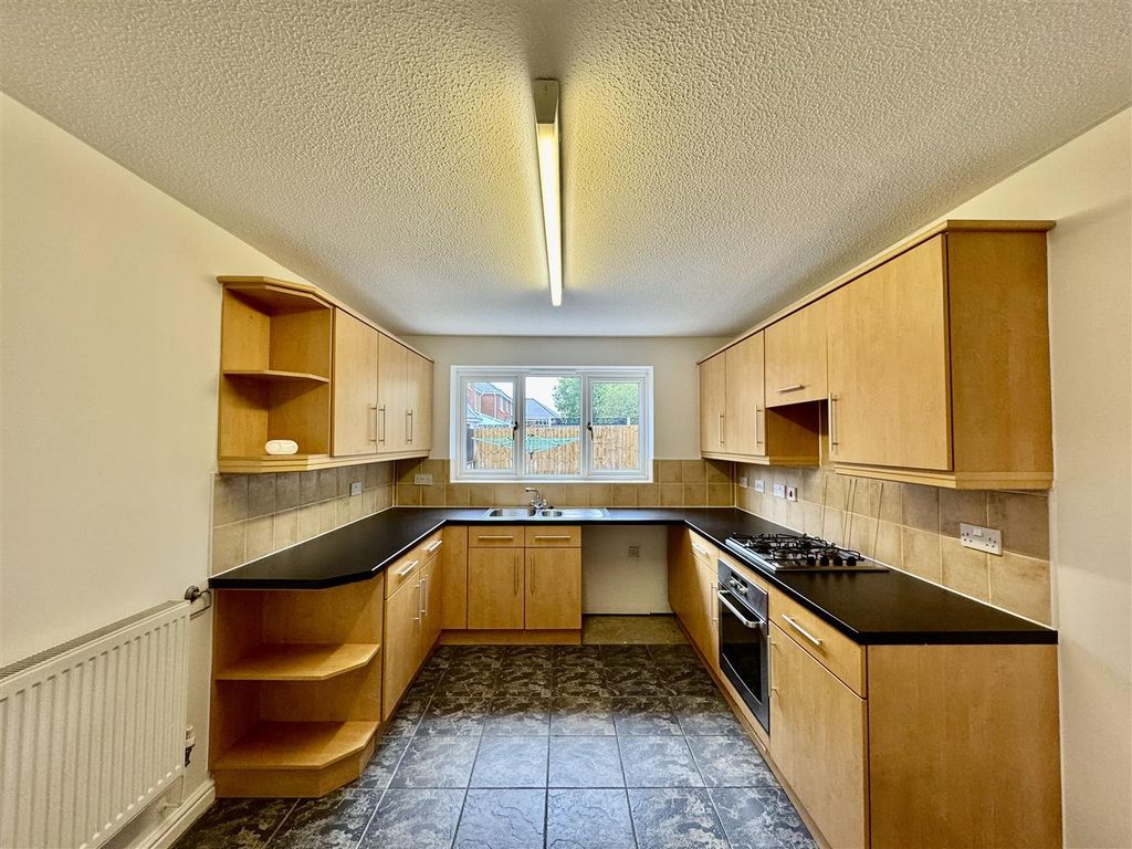 Property photo 3 of 17 Kitchen