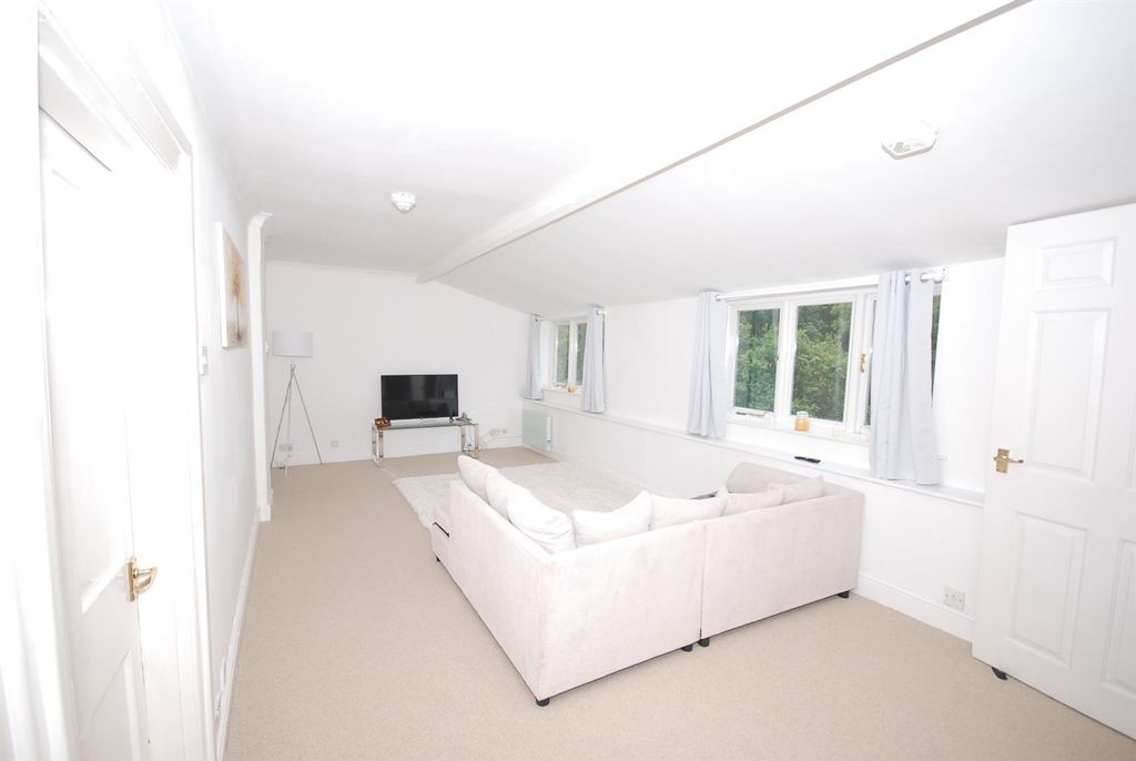 Property photo 2 of 13 Sitting Room