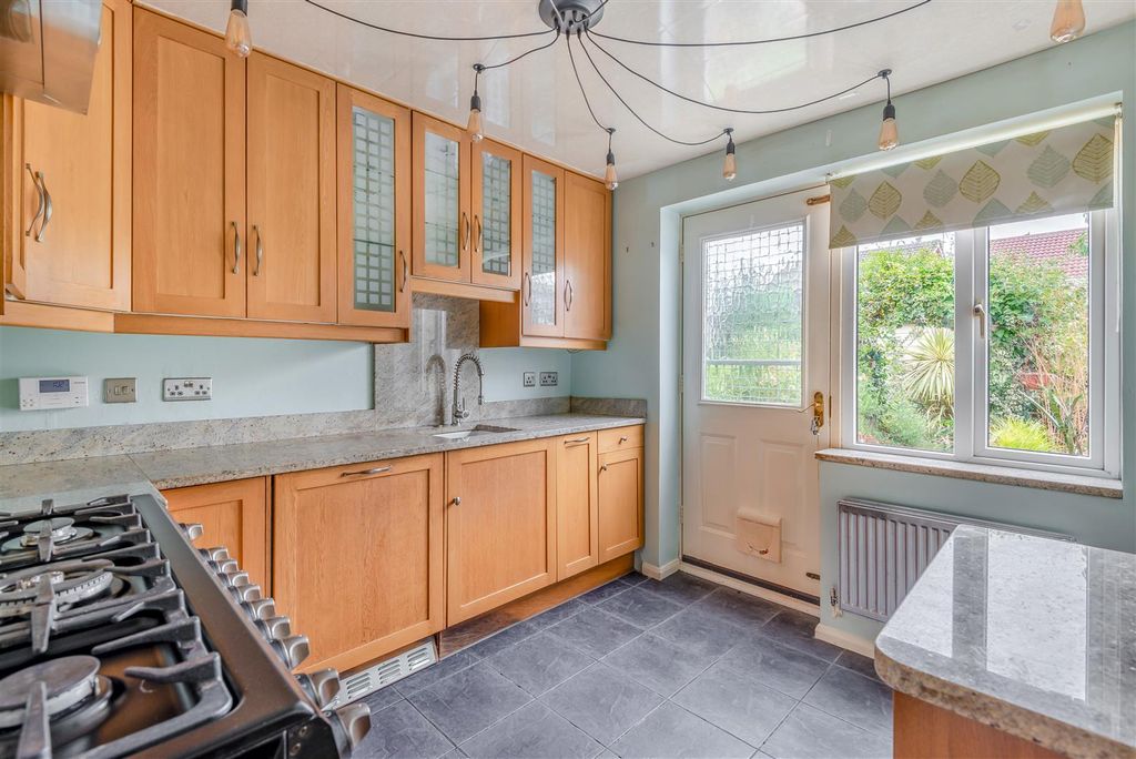 Property photo 3 of 31 8659413-Interior07.Jpg