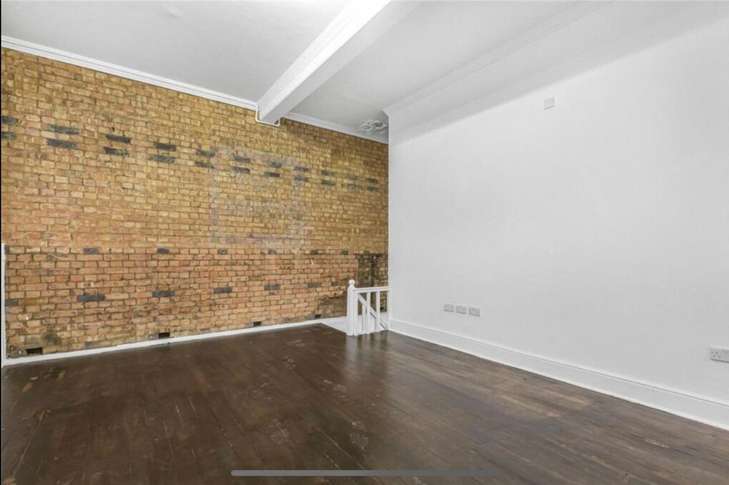 Property photo 3 of 18 2.Jpg