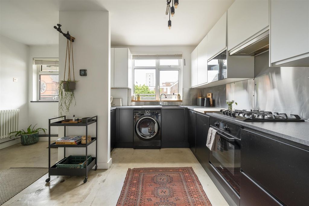 Property photo 3 of 33 Weymouth Terrace, E2