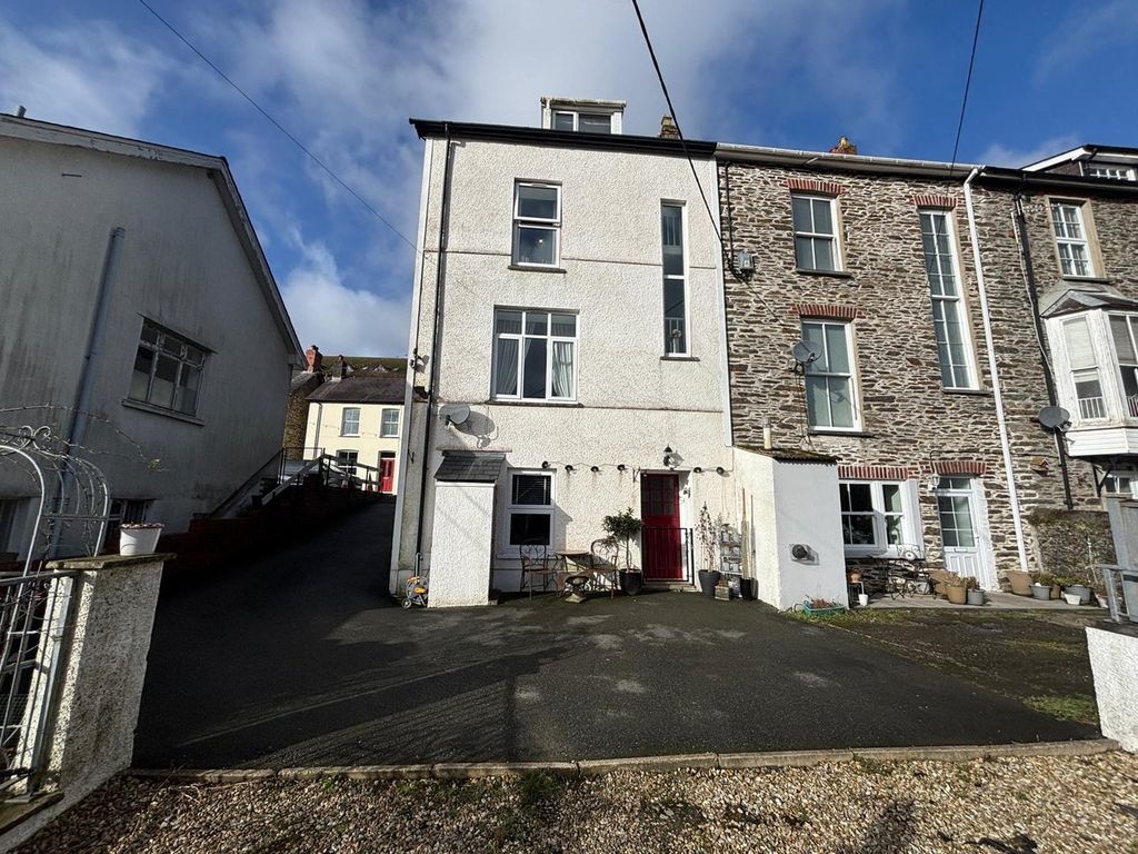 Property photo 2 of 32