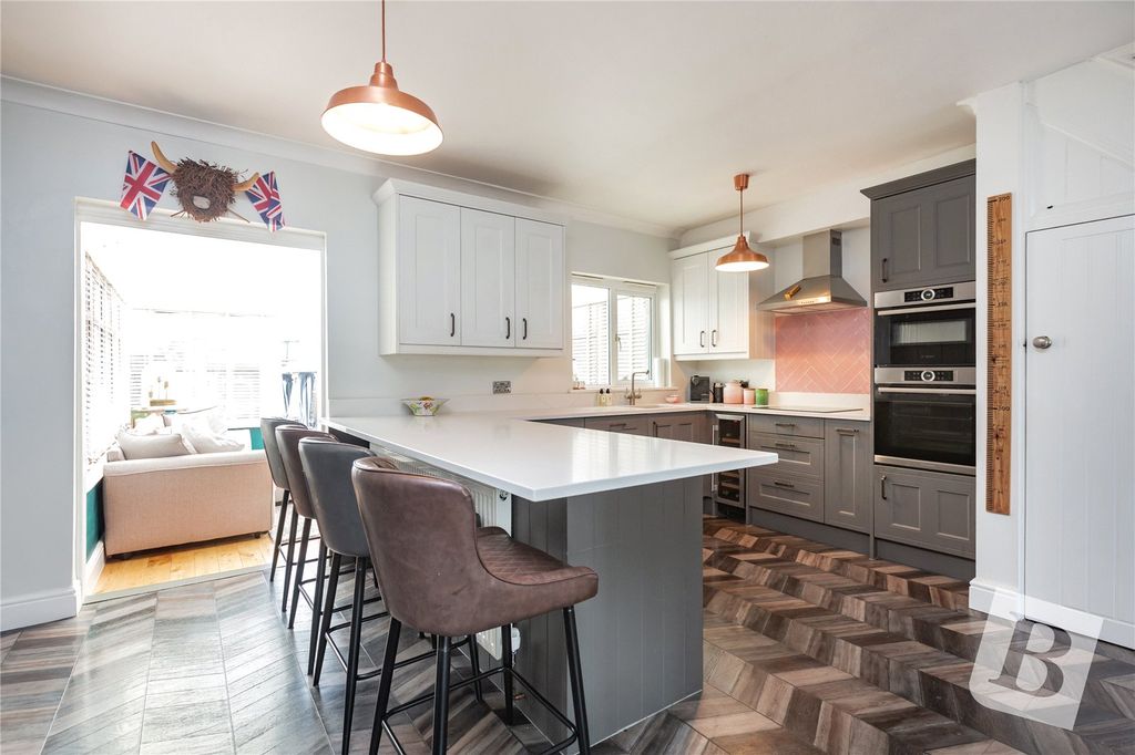 Property photo 1 of 17 Kitchen