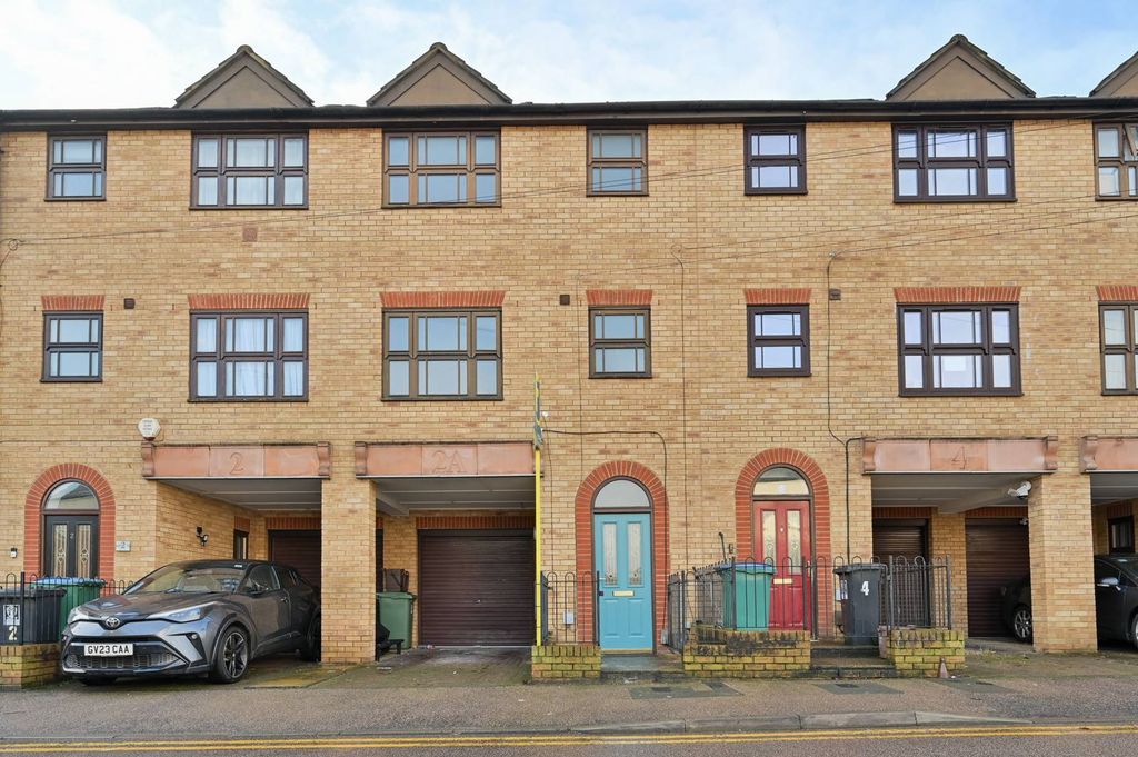 Property photo 2 of 20