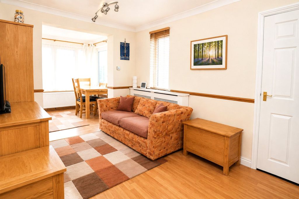 Property photo 2 of 9 Picture No. 12