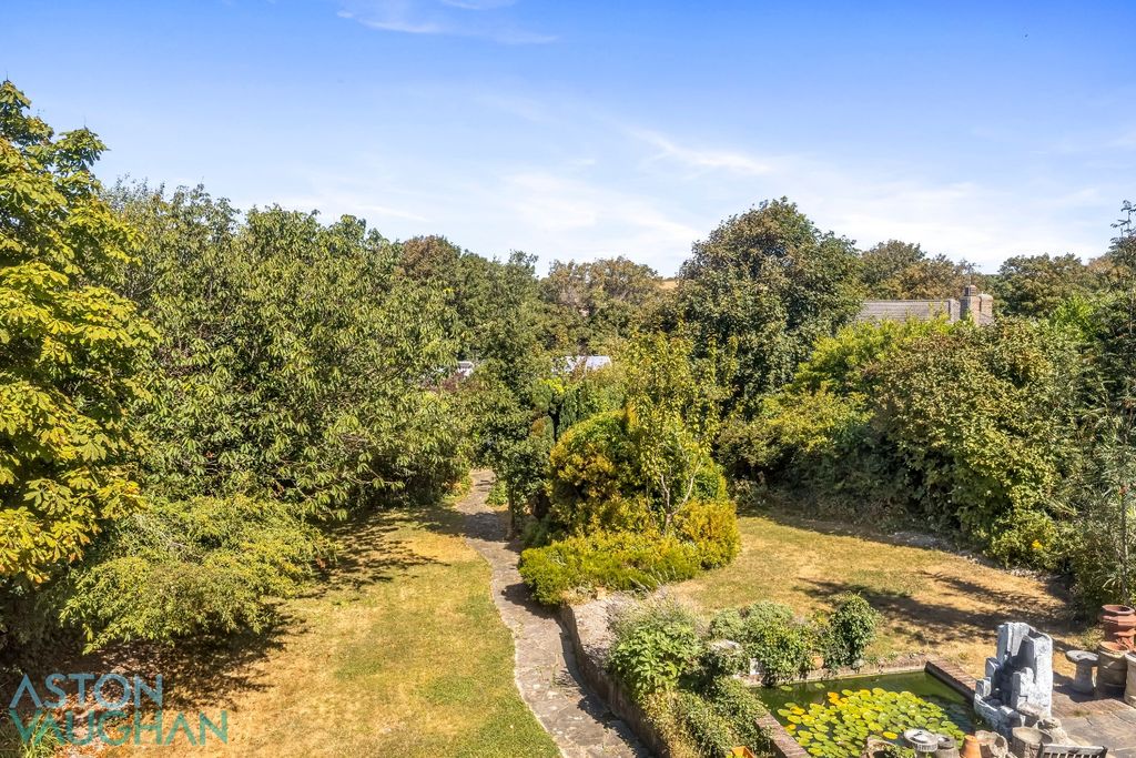 Property photo 2 of 31 5292423