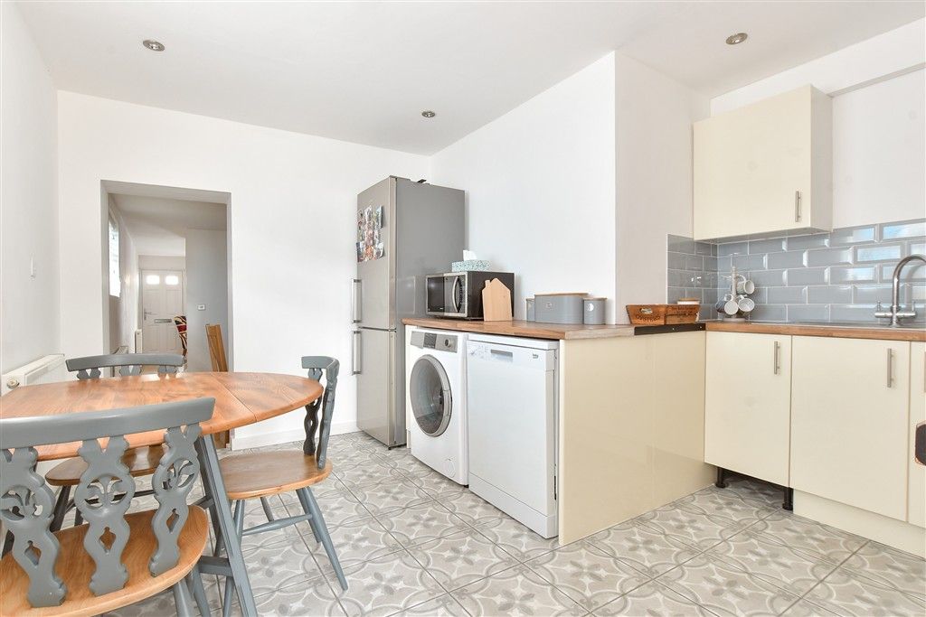 Property photo 3 of 9 Kitchen