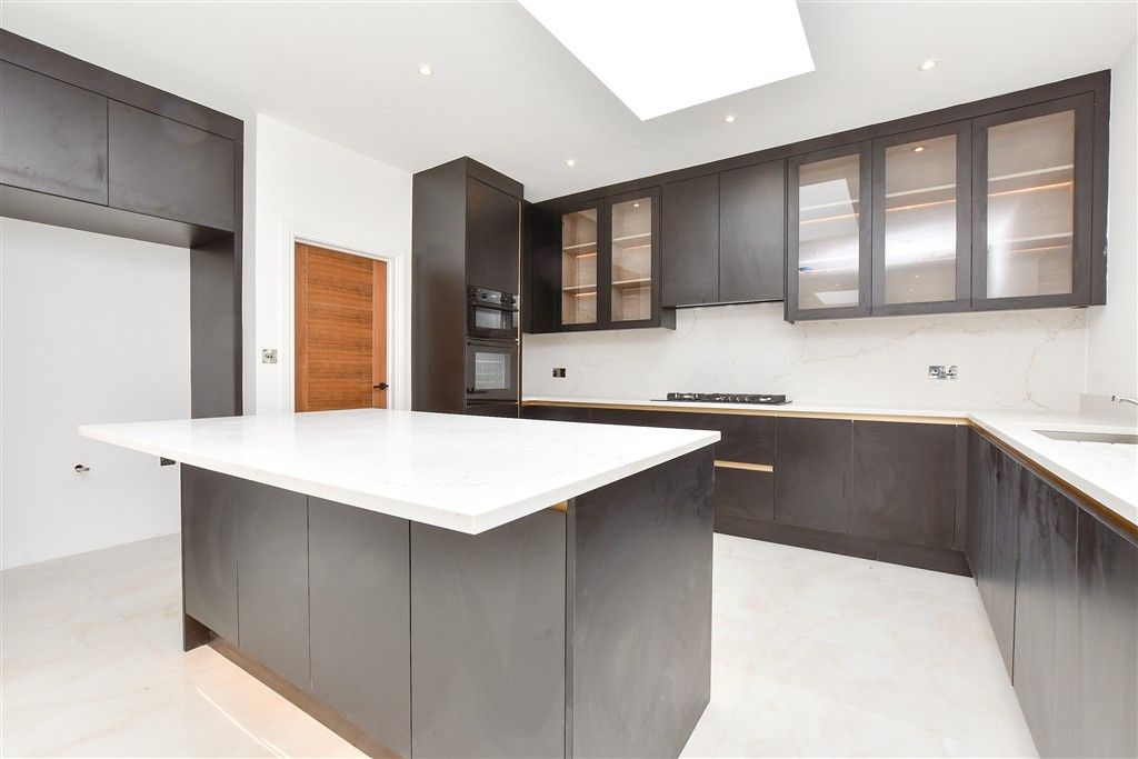 Property photo 3 of 19 Kitchen/Diner