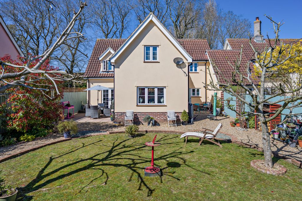 Property photo 1 of 48 8643242-Exterior08-800