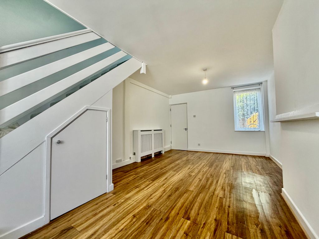 Property photo 3 of 9 Bedroom 3