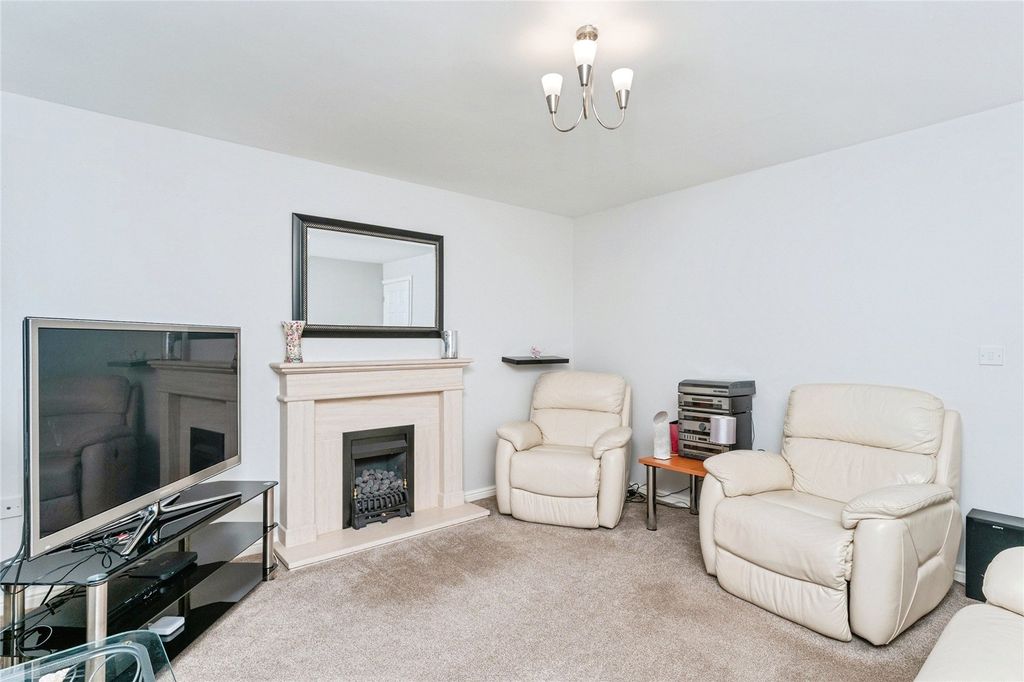 Property photo 3 of 26 Lounge