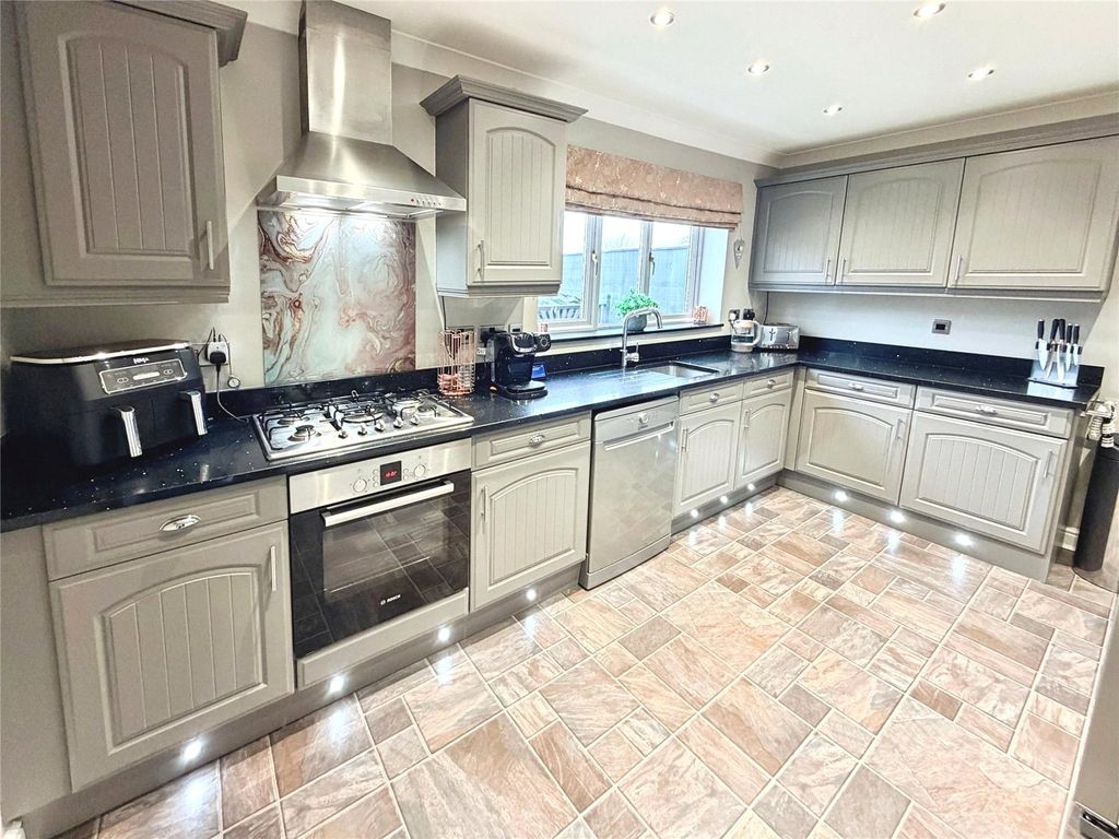 Property photo 2 of 21 Breakfast Kitchen