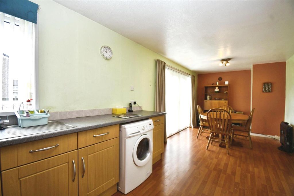 Property photo 3 of 22 Dining Kitchen