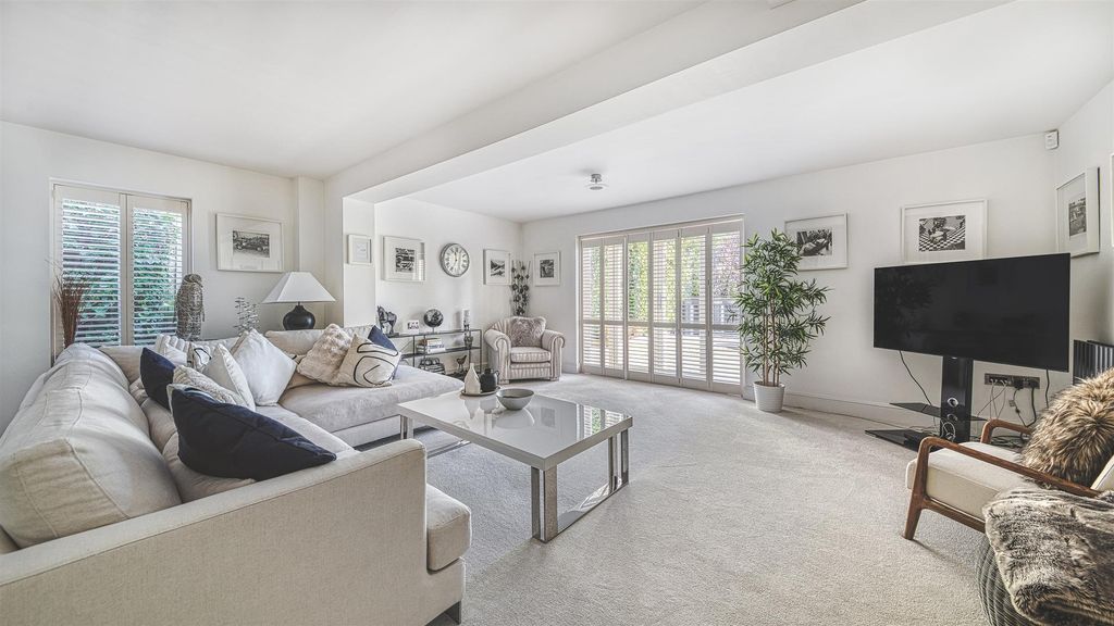 Property photo 2 of 32 E92A8936_Hdr.Jpg