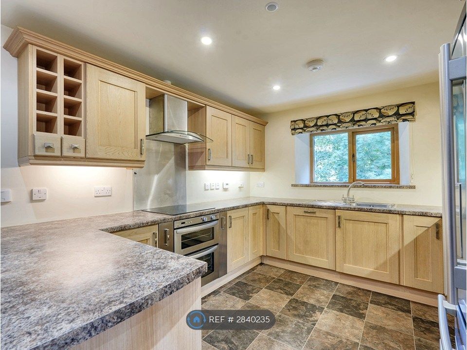 Property photo 2 of 5 Kitchen