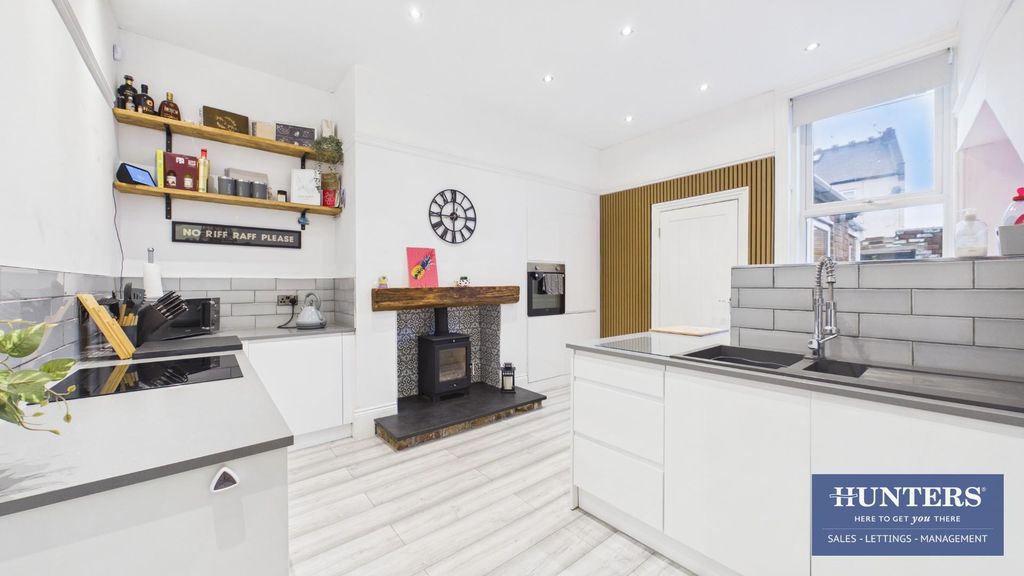 Property photo 3 of 20 Kitchen/Dining Room