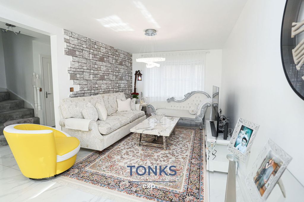 Property photo 3 of 19