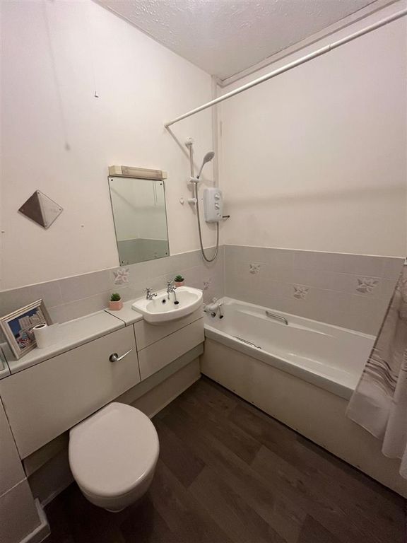 Property photo 3 of 8 92F97144-d2B8-41F4-A08B-7E06B9325369.Jpeg