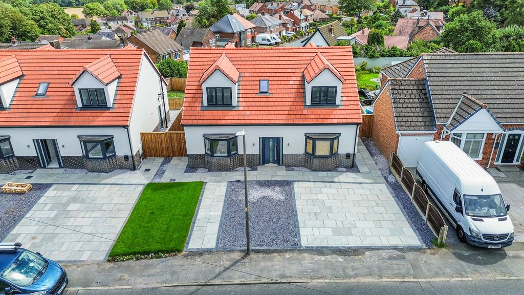 Property photo 2 of 28