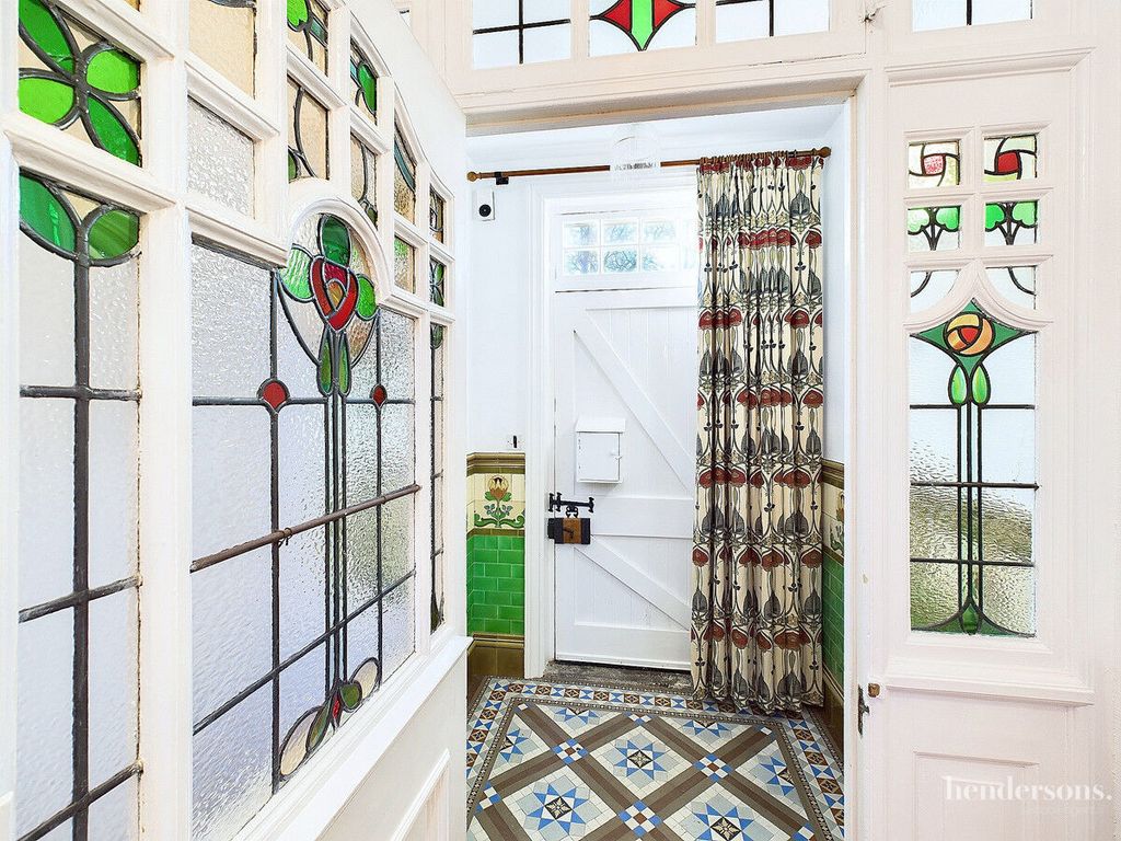 Property photo 2 of 25