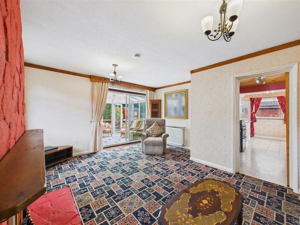 Property photo 3 of 12 Lounge