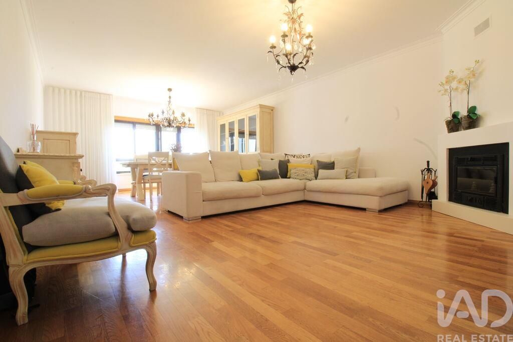 Property photo 2 of 40