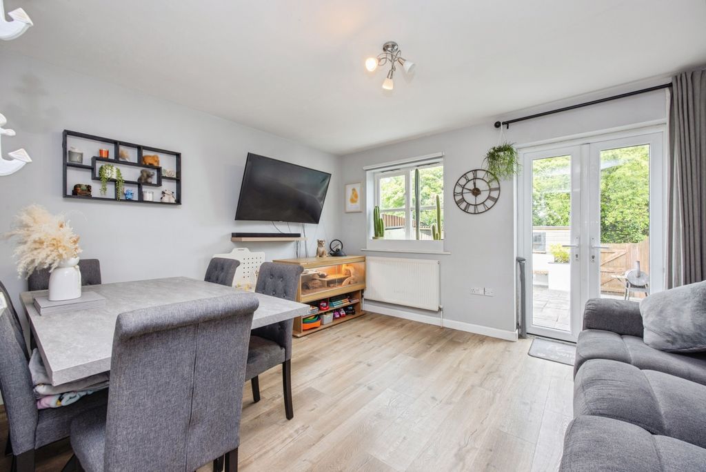 Property photo 2 of 16 Pbox-Img.Jpg