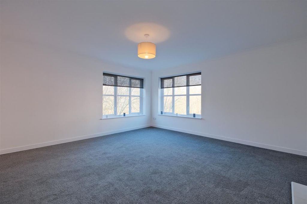 Property photo 2 of 16 Lounge