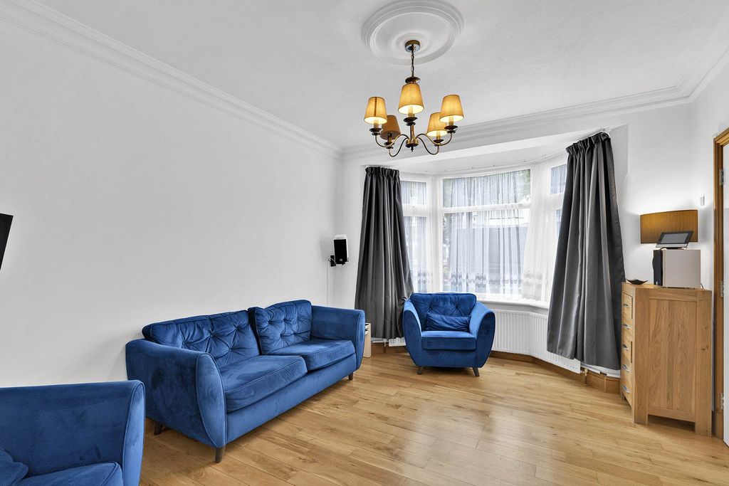 Property photo 2 of 39