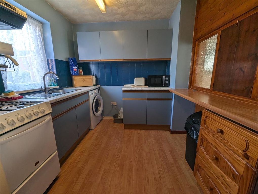 Property photo 2 of 10 Kitchen