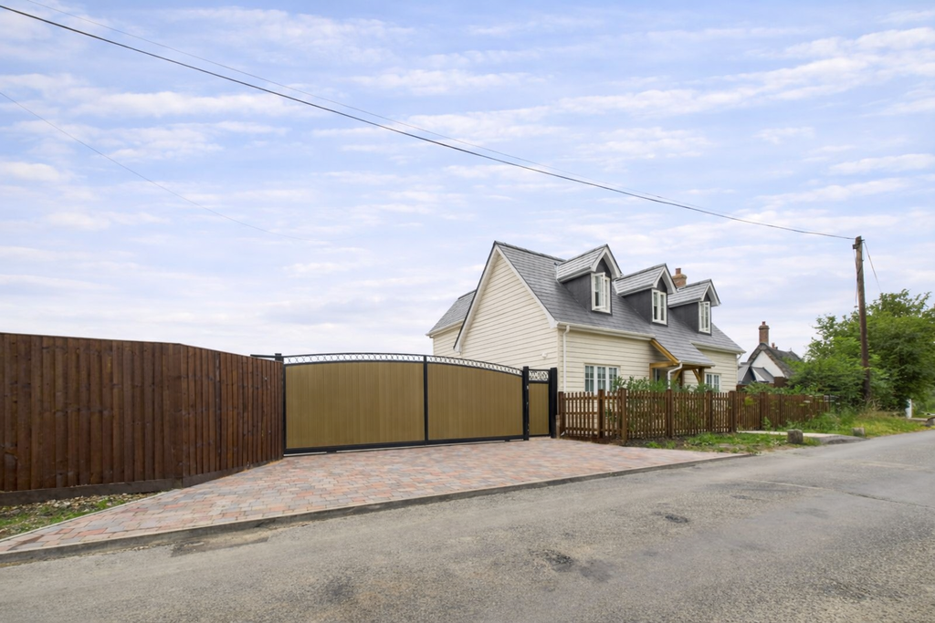 Property photo 2 of 30