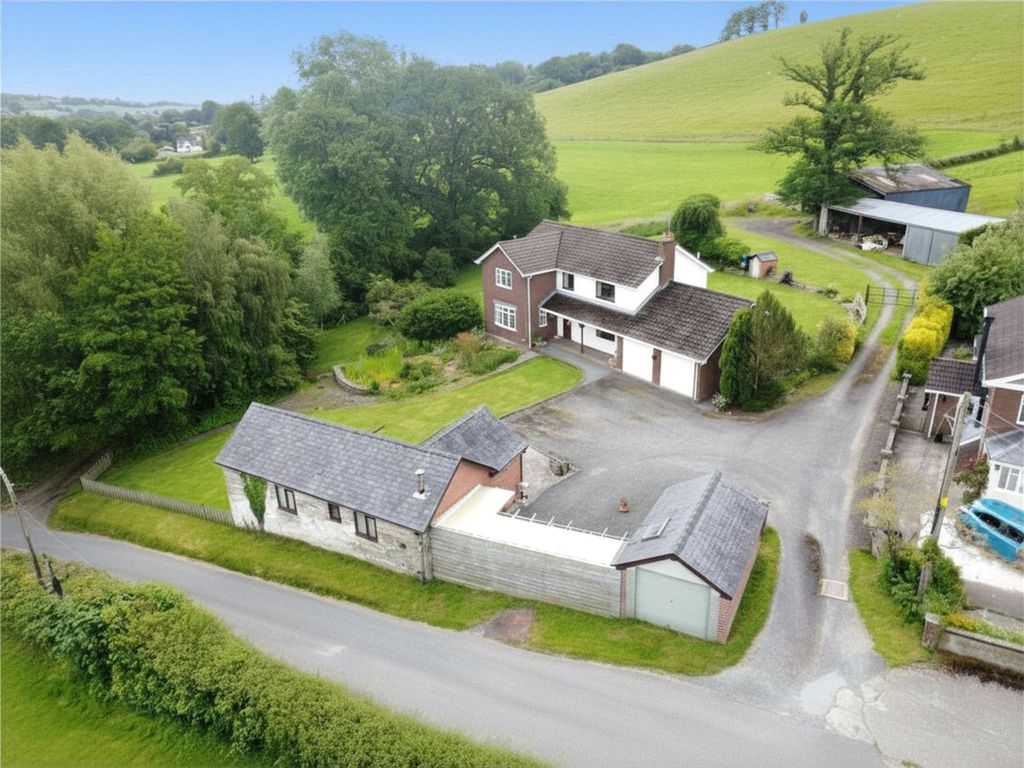 Property photo 1 of 40 Picture No. 06