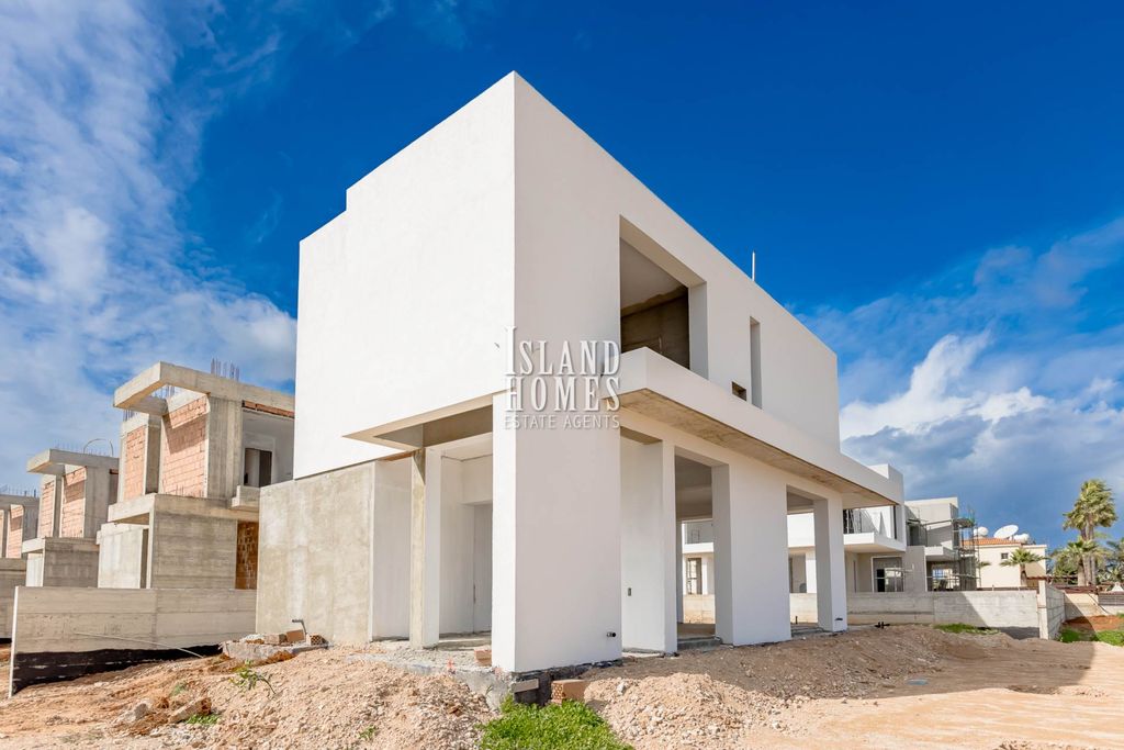 Property photo 2 of 27