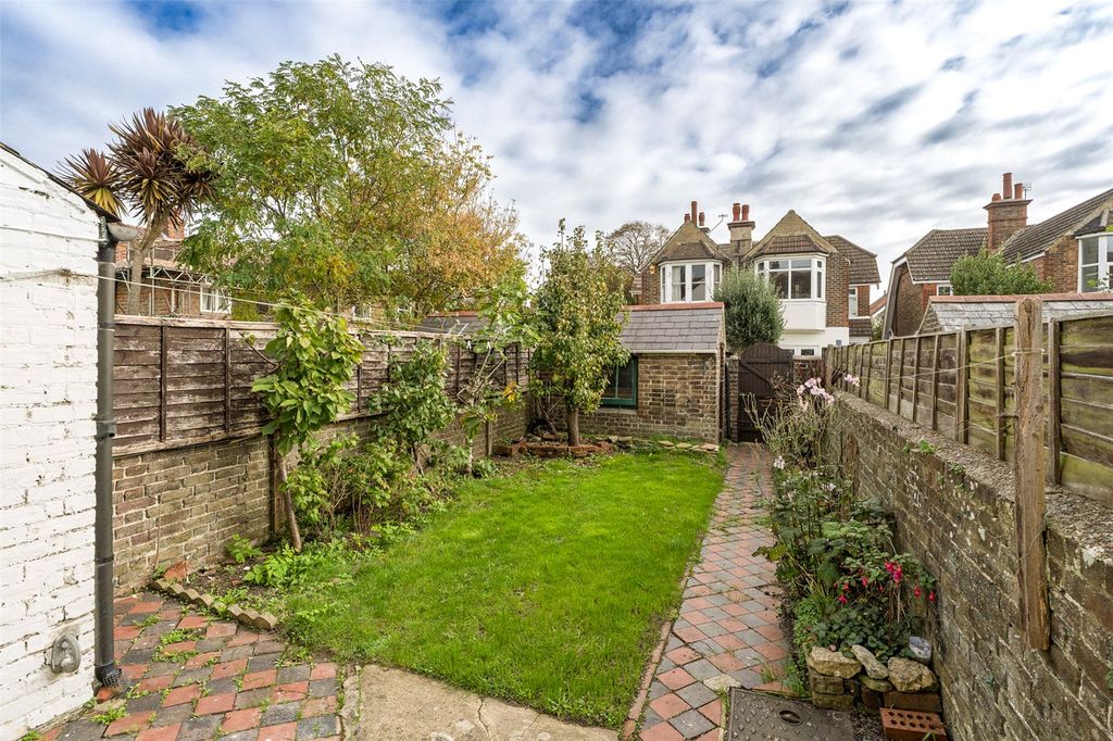 Property photo 2 of 20 Picture No. 08