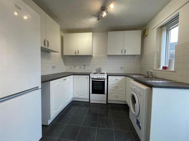 Property photo 3 of 8 Kitchen