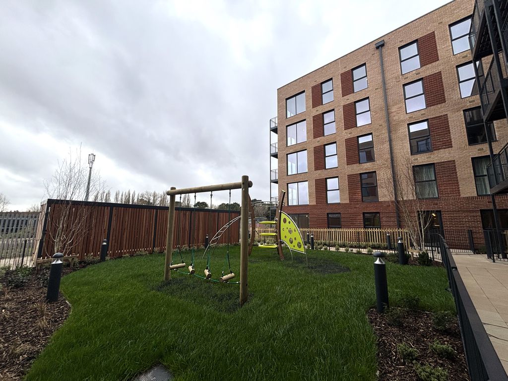 Property photo 2 of 11 Garden