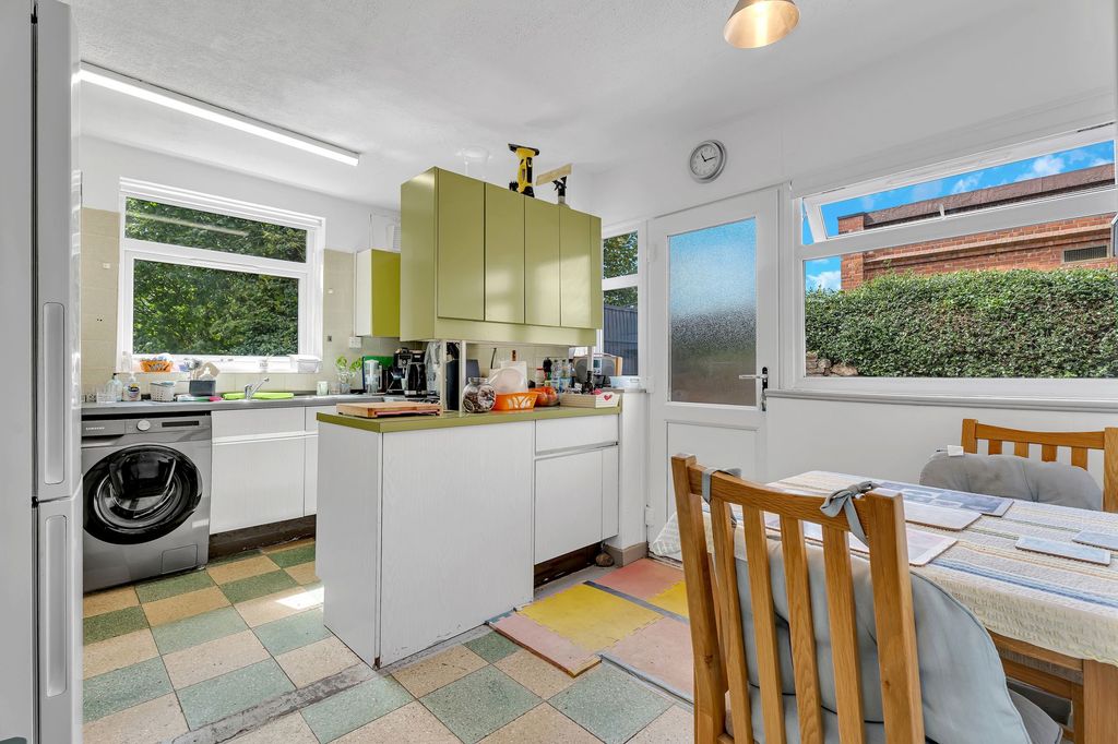 Property photo 3 of 27
