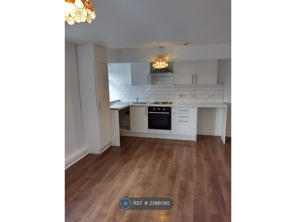 Property photo 2 of 12 Lounge/Kitchen