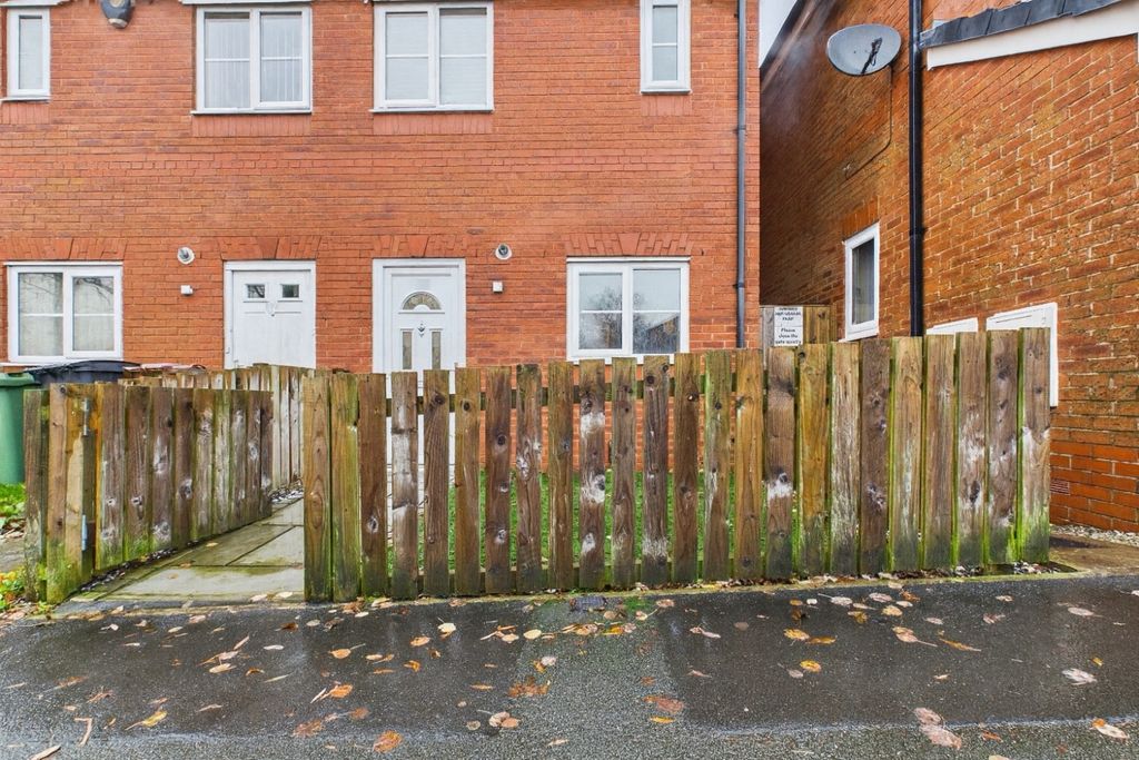 Property photo 1 of 11 36221F15-Ae20-4E6D-9771-77118B33F303