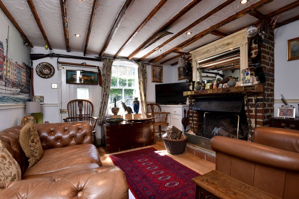 Property photo 2 of 8