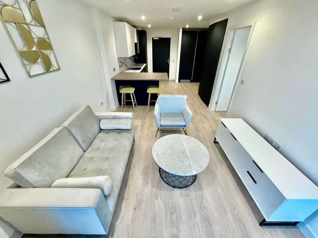 Property photo 2 of 8