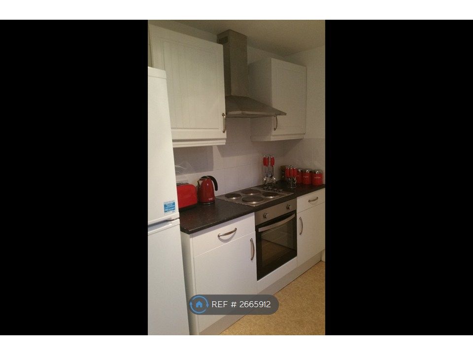 Property photo 3 of 8 Kitchen